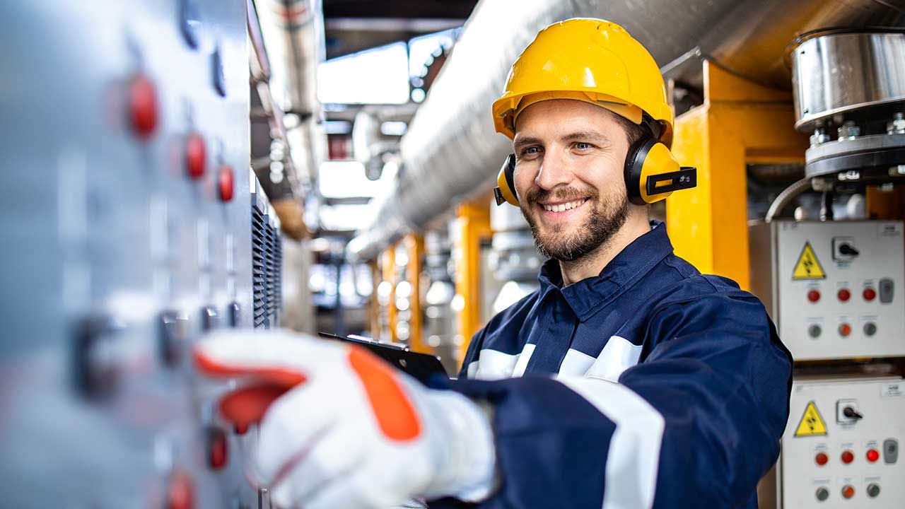 NR 10: Proteção contra choques e riscos em instalações elétricas